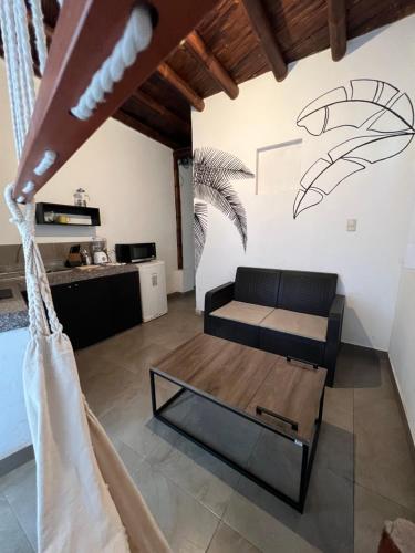 Η κουζίνα ή μικρή κουζίνα στο Suites Kiwi Montañita