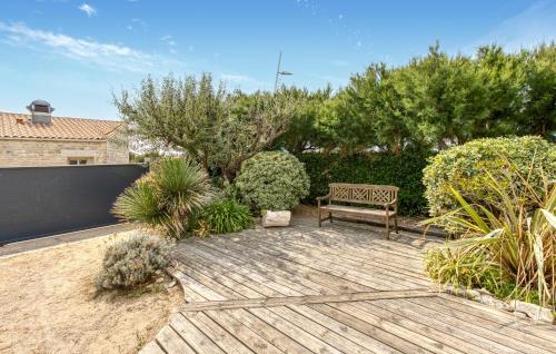 Κήπος έξω από το 4 Bedroom Nice Home In Saint-Pierre-D'oléron