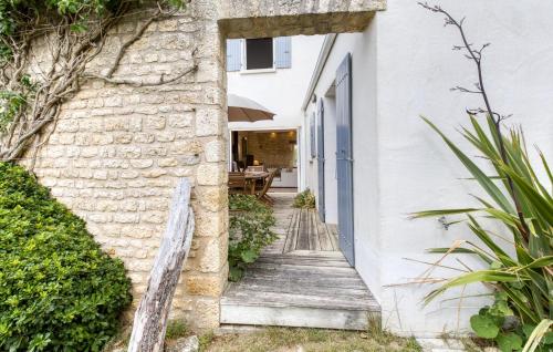 Κήπος έξω από το 4 Bedroom Nice Home In Saint-Pierre-D'oléron