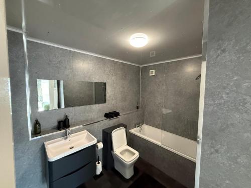 Koupelna v ubytování Luxurious 2BR, 8 mins from centre