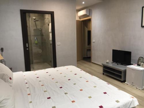 Una cama o camas en una habitación de Dar Misk