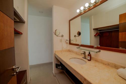 Bilik mandi di Hotel Bahia Chac Chi