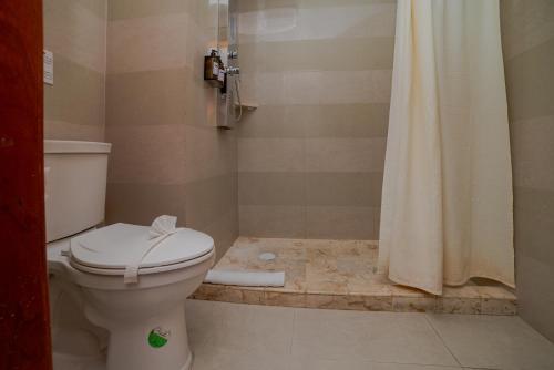 Bilik mandi di Hotel Bahia Chac Chi
