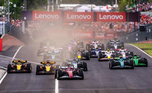 a group of racing cars on a race track at Otthonos lakás in Kerepes