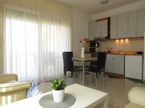 Family-friendly apartments with swimming pool Zadar - Diklo, Zadar - 5774
