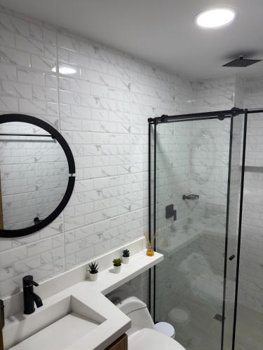 Koupelna v ubytování Nuevo apartamento en plaza principal de Guatape