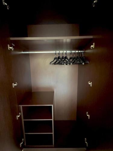 a room with a closet with a rack of hangers at Studio pé na areia, vista, internet e ar in Macaé