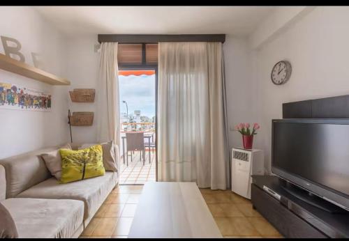 Summer Home: Sun and Beach in a Prime Location