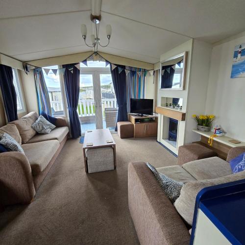 a large living room with couches and a tv at Pine Ridge a8 in Reighton