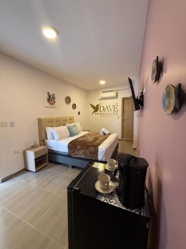 Una cama o camas en una habitación de Davé Paradise