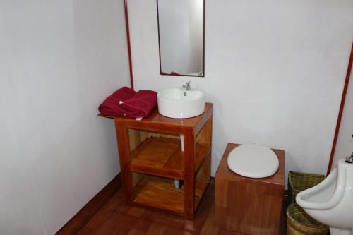 Un baño de Urosflotantelodge