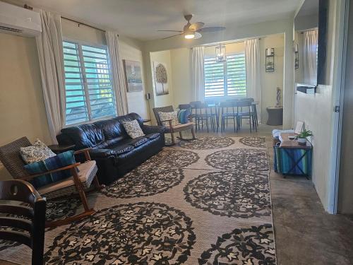 a living room with a couch and a table at Casa Verde in Naguabo