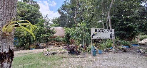 Taman di luar Kóten Naj