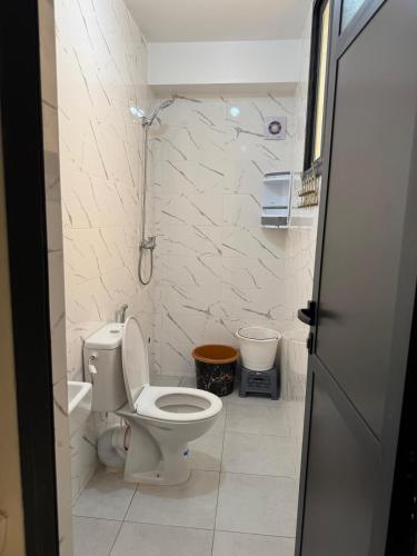 Koupelna v ubytování Cozy Bright Family Apartment Near City Center