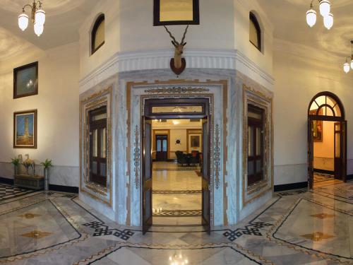 El lobby o recepción de The Lalit Laxmi Vilas Palace