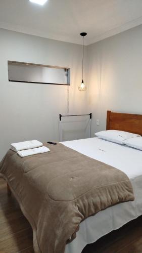 Ένα ή περισσότερα κρεβάτια σε δωμάτιο στο Flats & Suítes do Lago