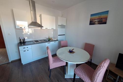 Apartments with parking space Brodarica, Sibenik - 21888