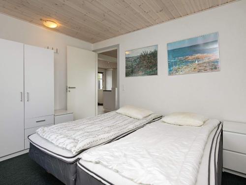 Ένα ή περισσότερα κρεβάτια σε δωμάτιο στο 10 person holiday home in Ranum