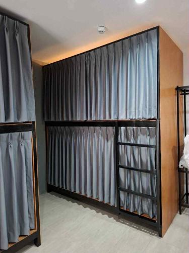 Postel nebo postele na pokoji v ubytování Phuket Muay Thai Hotel Rawai Beach