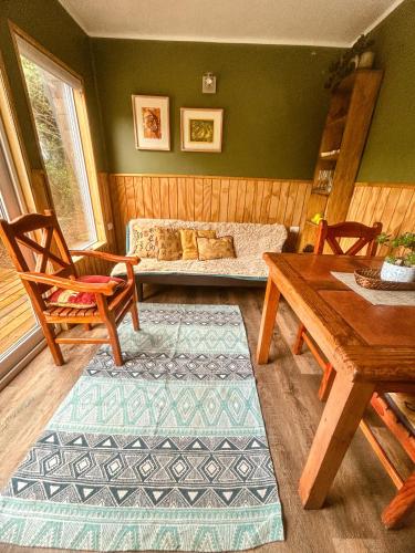 Χώρος καθιστικού στο Cabañas Pacífico y Bosque , tu refugio en Curiñanco