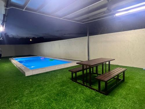 Swimmingpoolen hos eller tæt på Homestay D Zamrud Izhansif