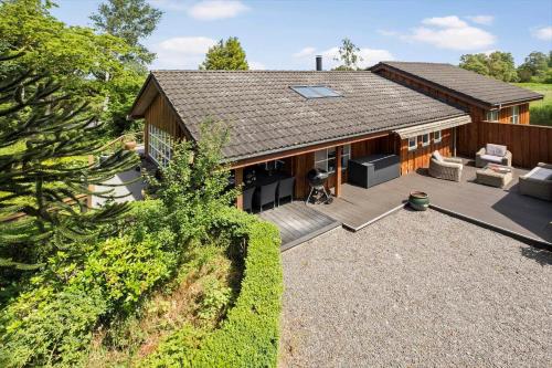 an overhead view of a house with a patio at K20042-Gorlev-Avej-23 in Gørlev