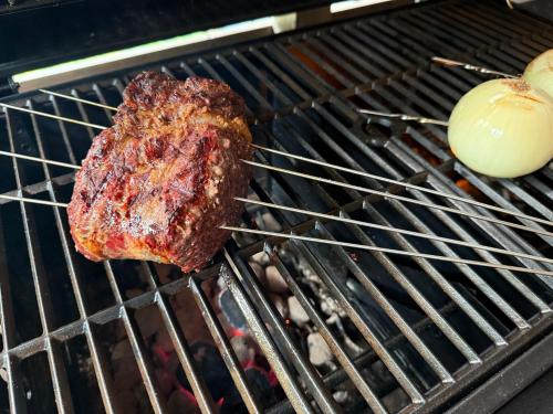 Kemudahan BBQ tersedia untuk tetamu di rumah percutian