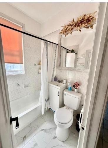 a bathroom with a toilet and a tub and a sink at NYCRiverside 2BR Apt 20MintsTime Square in West New York