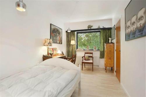 a bedroom with a bed and a desk and a window at K19016-Kalundborg-Klintedalsvej-37 in Kalundborg