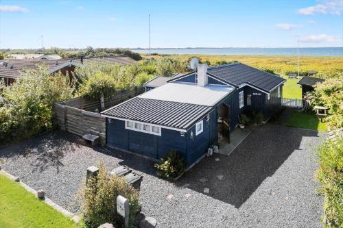 スラーエルセにあるSL260-Slagelse-Strandvaenget-48の庭の青い家の上面