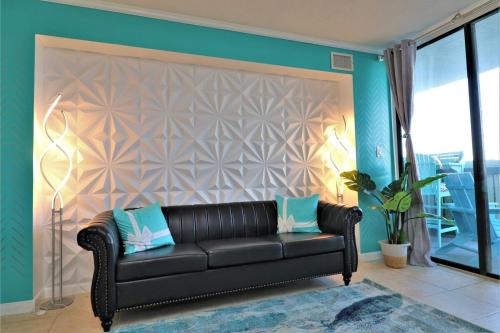 Beachfront Bliss 3BR Oceanfront Condo with Pool and Hot Tub photo 16