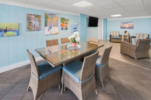 Beachfront Bliss 3BR Oceanfront Condo with Pool and Hot Tub photo 44