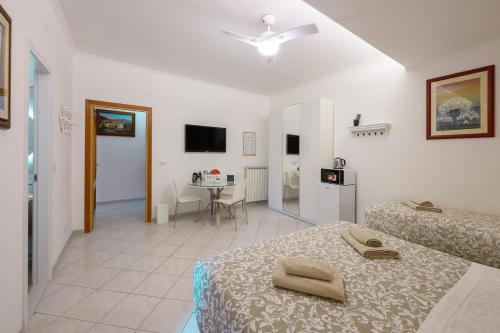 Triple room between Trastevere and Testaccio