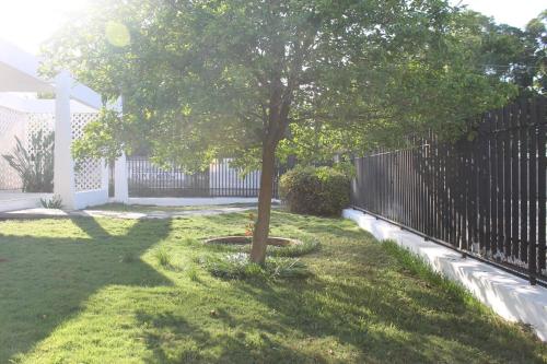 Κήπος έξω από το Cozy and beautiful family home full of charm