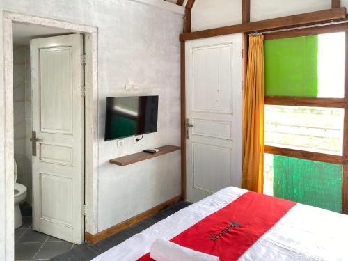 Postel nebo postele na pokoji v ubytování RedDoorz @ Gentan Raya