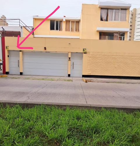 El edificio en el que está la casa de huéspedes