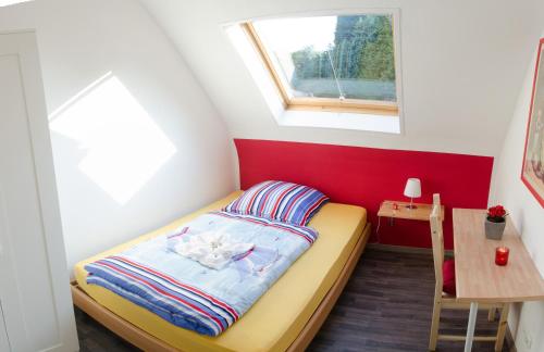 Säng eller sängar i ett rum på Ferienwohnung Haagedoernchen