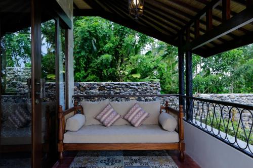 Балкон или терраса в Villa Delmara at Balian Beach By Amerta Experience