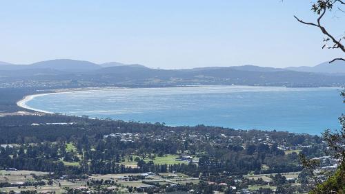 a view of a large body of water at Mount Rumney Escapes - 5 Seaview Kangaroo House in Mount Rumney