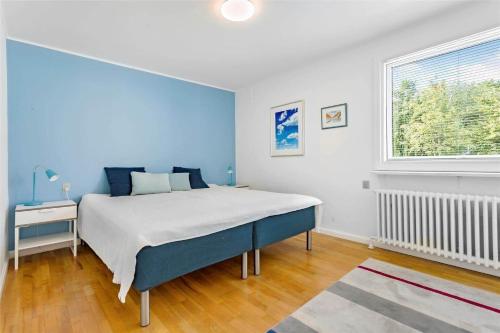a bedroom with a large bed and a window at AE211-Marstal-Hvidtfeldtsgade-32 in Marstal