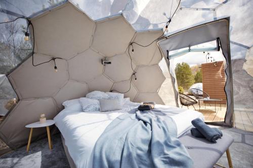 Postel nebo postele na pokoji v ubytování Grizzly Igloo III The Patriot One