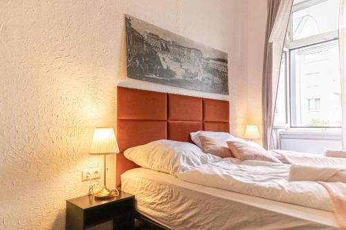 Elegant 2-Bedroom Apartment with Shared Garden near U6 Schöpfwerk