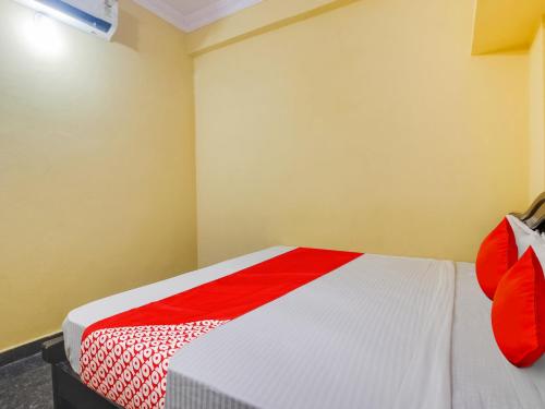 Postel nebo postele na pokoji v ubytování Hotel O AM Luxury AC ROOM'S