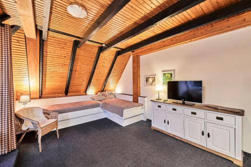a room with two beds and a flat screen tv at Dünengras in Cuxhaven