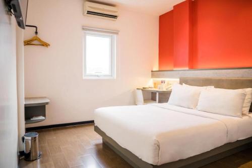 Ένα ή περισσότερα κρεβάτια σε δωμάτιο στο Amaris Hotel Ambon