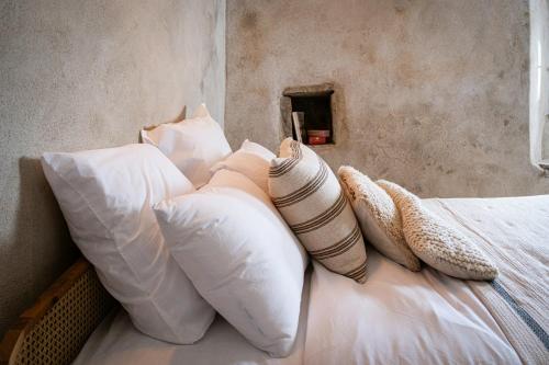 Historic House In Southern Franceにあるベッド