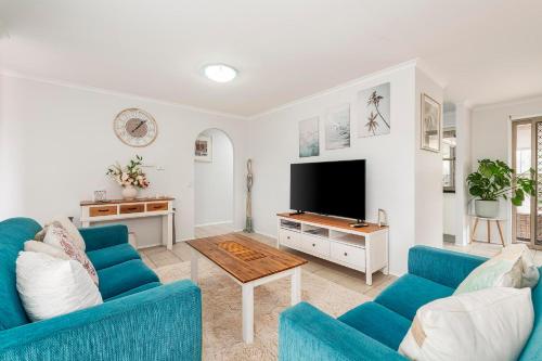 Gallery image of Pet friendly Gold Coast holiday home, Sleeps 7, 10min walk to 'Wet n Wild' in Gold Coast