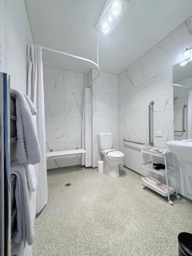 Ένα μπάνιο στο BKs Premier Motel Hamilton