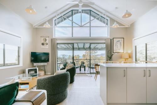 Gallery image of Jimmys Cabin - Kangaroos, Kookaburras, sleeps 4! in Kangaroo Valley