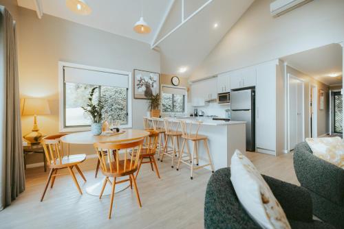 Gallery image of Jimmys Cabin - Kangaroos, Kookaburras, sleeps 4! in Kangaroo Valley